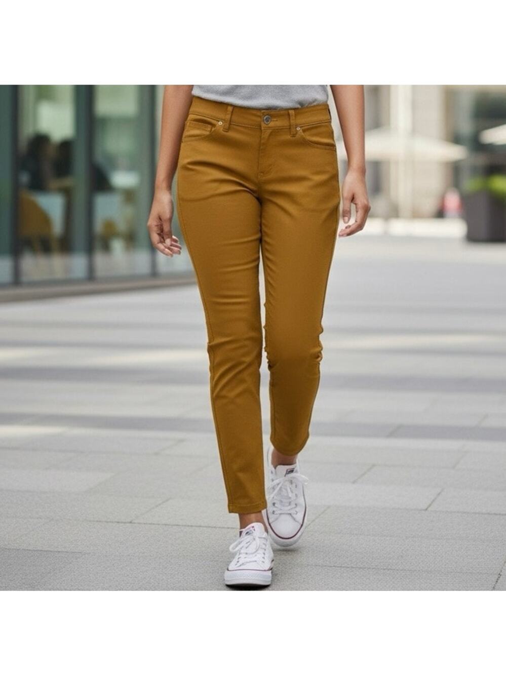 Lululemon City Sleek 5 Pocket
7/8 Pant in Spiced Bronze size 4